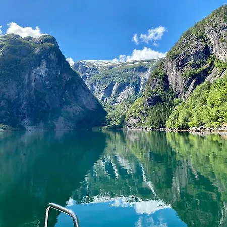 Large Holiday In Unique Fjord Finnen