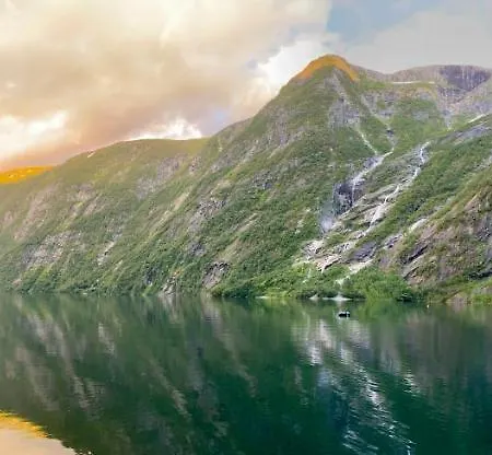 Large Holiday In Unique Fjord Дом отдыха Finnen