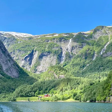 Large Holiday In Unique Fjord Finnen
